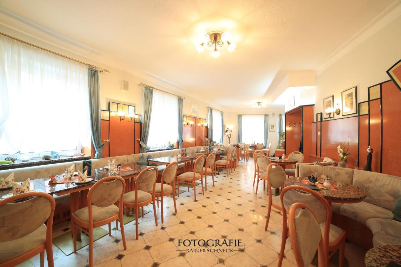 Cafe Am Donautor Hotel Kelheim Buitenkant foto