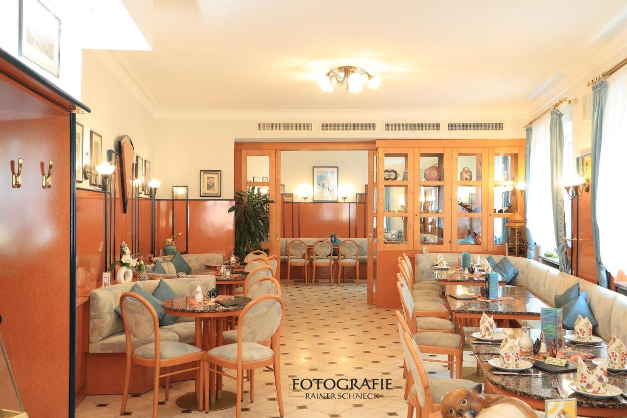 Cafe Am Donautor Hotel Kelheim Buitenkant foto