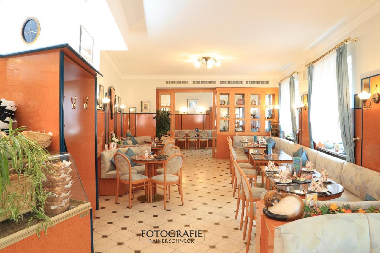 Cafe Am Donautor Hotel Kelheim Buitenkant foto